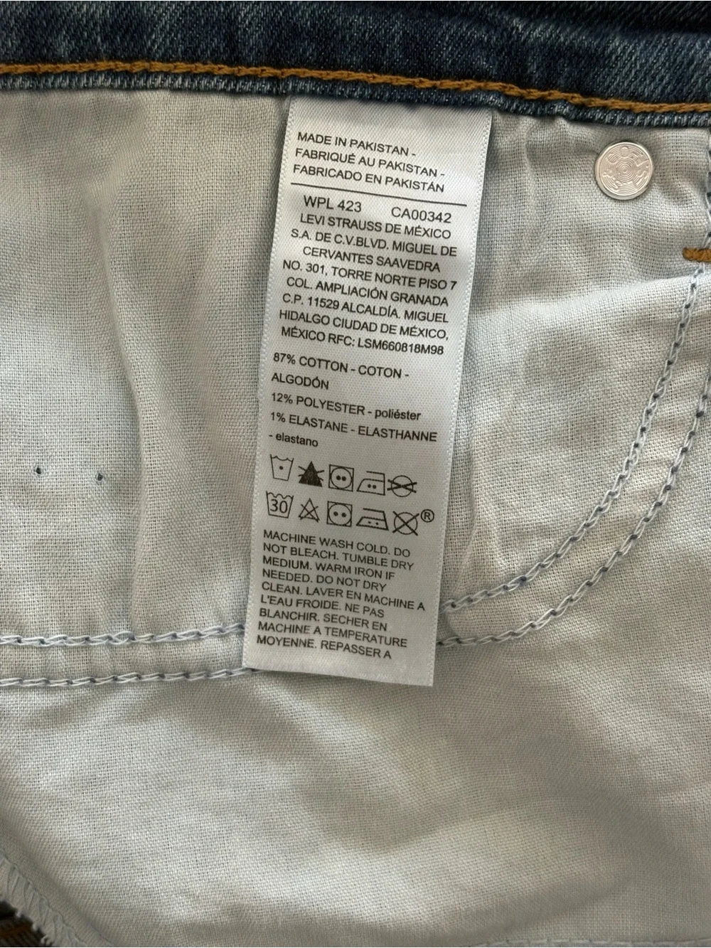 Levi's vintage Mid Rise Boyfriend Jeans in Medium Blue Wash Size 6